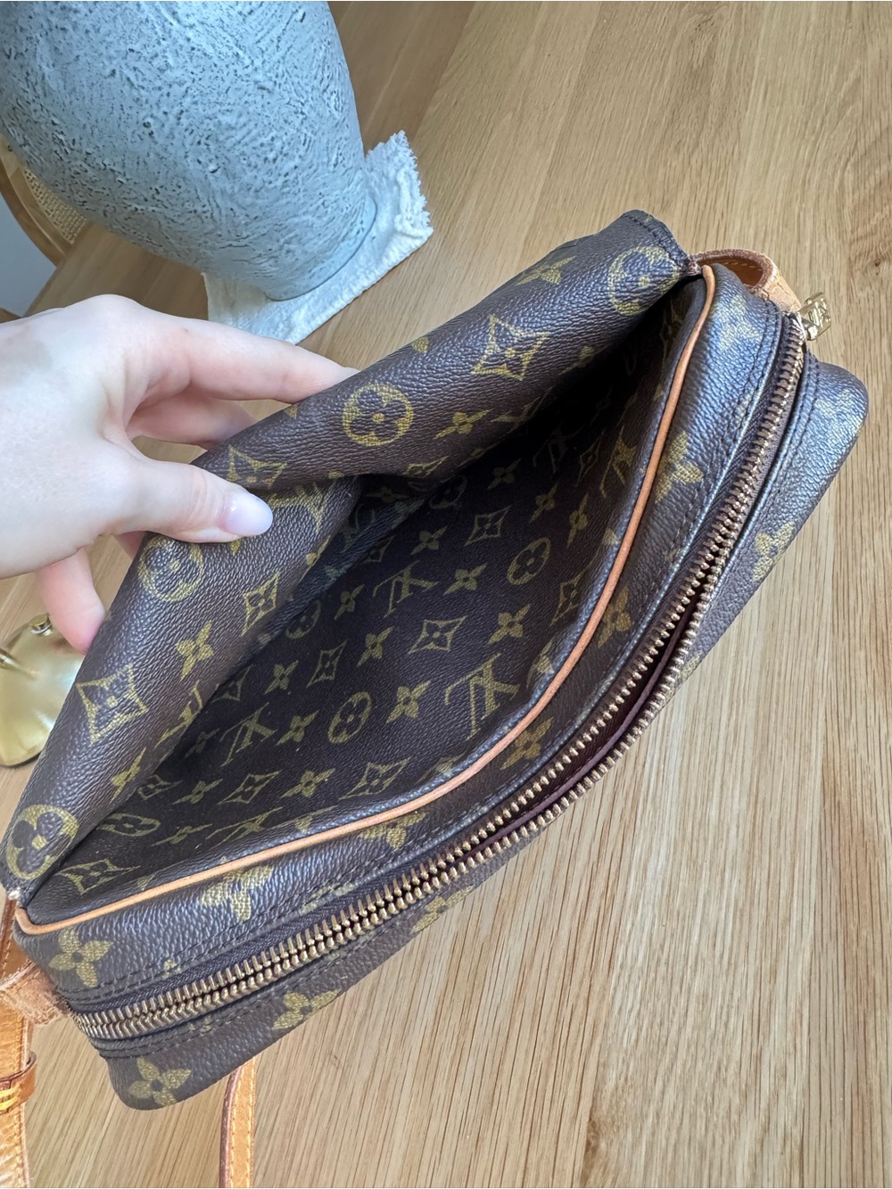 ✅AUTHENTIC✅LOUIS VUITTON SAINT GERMAIN 27 CROASBODY BAG - Picture 13 of 15